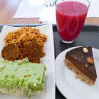 Raw vegan lunch at Veggie Nyers in Budapest