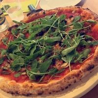 Vegan pizza at Mano a Mano in Murcia