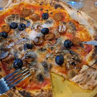 Vegan pizza at Mano a Mano in Murcia