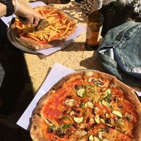 Vegan pizzas at Mano a Mano in Murcia
