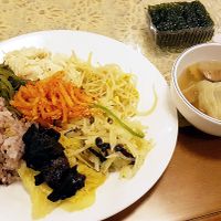 Lunch from buffet featuring silk tofu stew, soy bean sprouts, napa cabbage, potato slices, radish with chili flakes (무생채), soup, nori seaweed (김) etc. at Jeoksubang - 적수방 in Seoul