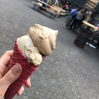 my first pink cone and the best salted Carmel ice-creams
moj pierwszy różowy wafelek i najlepsze na  świecie lody ze słonego karmelu at Zielony Talerz x Wegałki in Krakow