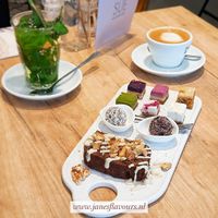 Een kleine proeverij voor € 9,-. Ik vind het niet duur at SUE in Rotterdam