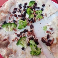 Pizza bianco verde at Piola in Playa Del Carmen