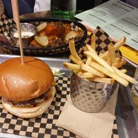Cheeseburger and cauliflower bites at Lucky Pig - Paradise Palms in Edinburgh