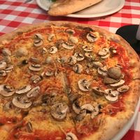 Vegan mushroom pizza at Trattoria Morea Berlin in Berlin