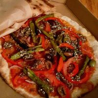 Kello Khodra vegan pizza & garlic bread at Mankoushe in Brunswick