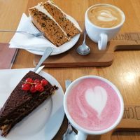 Carrot Cake & Cappuccino, Zebra Torte & Pink Latte at Cafe DA in Stuttgart