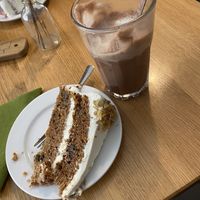 Carrot Cake & Heiße Schokolade  at Cafe DA in Stuttgart