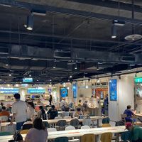 Here is the seating area of the Uni-President/ 統一時代　department store.  at Vege Creek 蔬河 - Breeze - Maybe closed in Taipei