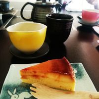 (very sweet) umeboshi tea and (low sweet) cake at Shiki-Saisai Non in Shirahama