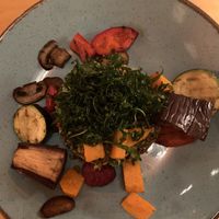 Quinoa-notensalade (tuiltje onder het groen) met gegrilde groenten, kruiden en linzen (hoofdgerecht)  at Eetcafe Ceramique in Maastricht