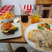 Burger & Schnitzel at Marla & Mathilda's Genusswerkstatt in Ludenscheid