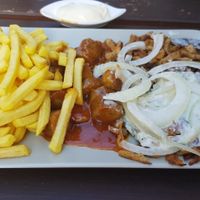 Taxi-Teller -》 Currywurst +Gyros +Pommes at Marla & Mathilda's Genusswerkstatt in Ludenscheid