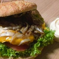 Vegan chicken burger with aioli and fries at Marla & Mathilda's Genusswerkstatt in Ludenscheid