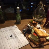 BLT with BBQ pulled pork topped fries at Veganerie Concept - Benjasiri Park in Bangkok