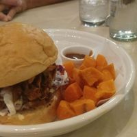 Pulled "pork" burger at Veganerie Concept - Benjasiri Park in Bangkok