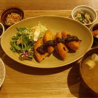 fried seitan vegan set at Musubi Cafe in Kyoto