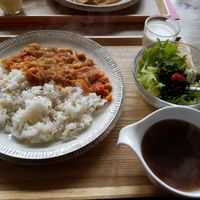 Chickpea tomato curry lunch set at Musubi Cafe in Kyoto