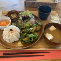 Vegetarian lunch plate at Musubi Cafe in Kyoto