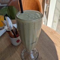Banana & avocado smoothie with oat milk at Kaffestuen Vesterbro in Copenhagen