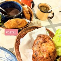 La gente está muy calurosa y la comida está buenísima. Te explican en español o inglés las opciones veganas que tienen que de hecho son muchas at Emporio com Arte in Foz Do Iguacu