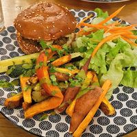 Veggie burger (with tofu and avocado) at 5 Lorette in Paris