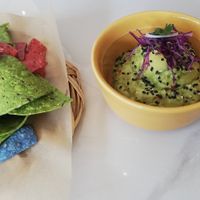 Guacamole y totopos at La Pitahaya Vegana in Mexico City