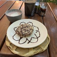 Free cookie and pink latte at La Pitahaya Vegana in Mexico City