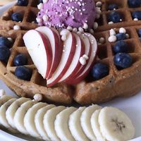 Waffles con helado de moras orgánicas ❤️ at La Pitahaya Vegana in Mexico City