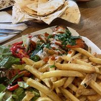 Falafelplatte mit Pommes und Hummus  at Habeez - Rüttenscheid in Essen
