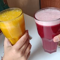 Limonada rosa y "Feel good" jugo at Vegamo Centro in Mexico City