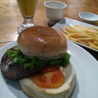 burger at Vitking House II in Siem Reap