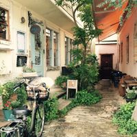 outside at Salunpowaku in Minoo