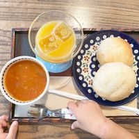 Kid's menu: tomato soup, bread rolls and orange juice at Salunpowaku in Minoo