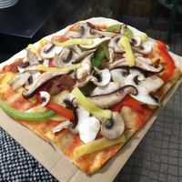 Vegan Pizza at Hand Go in Porto