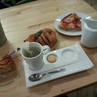 apple cake, chocolate brioche croissant, pizza and tea at Canape Incontro in Bologna