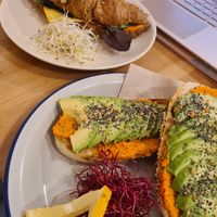 Avocado bread and croissant with cheese at Almalibre Acai Bar in Valencia
