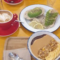 breakfast at Almalibre Acai Bar in Valencia