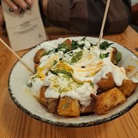 Papas sin beso 💋 Con pesto y mayo at Almalibre Acai Bar in Valencia