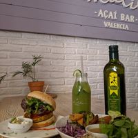 burger and a salad at Almalibre Acai Bar in Valencia
