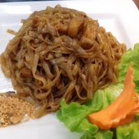 Phat Thaï Tofu, 12.80€. Specify "NO EGG" to the waitress. Desappointing at Chiang Rai Mai in Paris