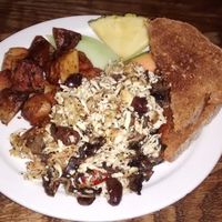 Brunch: potatoes, toasts, tofu, mushrooms, olives and fruits at Poyo & the Sprout in St Johns