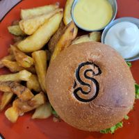 vegan burger 🍔 at Seitan Urban Bistro in Lima