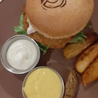 Burger Crunchy et Burger Beef at Seitan Urban Bistro in Lima