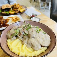 Seitan dish with mashed potatoes and gravy sauce  at Seitan Urban Bistro in Lima