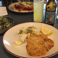 Pilzschnitzel mit Kartoffeln und Salat at MADENITALY in Copenhagen