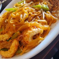 Pad thai at Green Leaves in Los Angeles