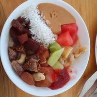 Every day porridge for breakfast at Vegan Surf Camp in Moliets