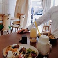 Lupinenreis mit Linsennuggets und Salat at Leaf Food in Mannheim
